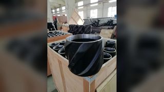 Centralizador de carcasa compuesta para una cementación superior
